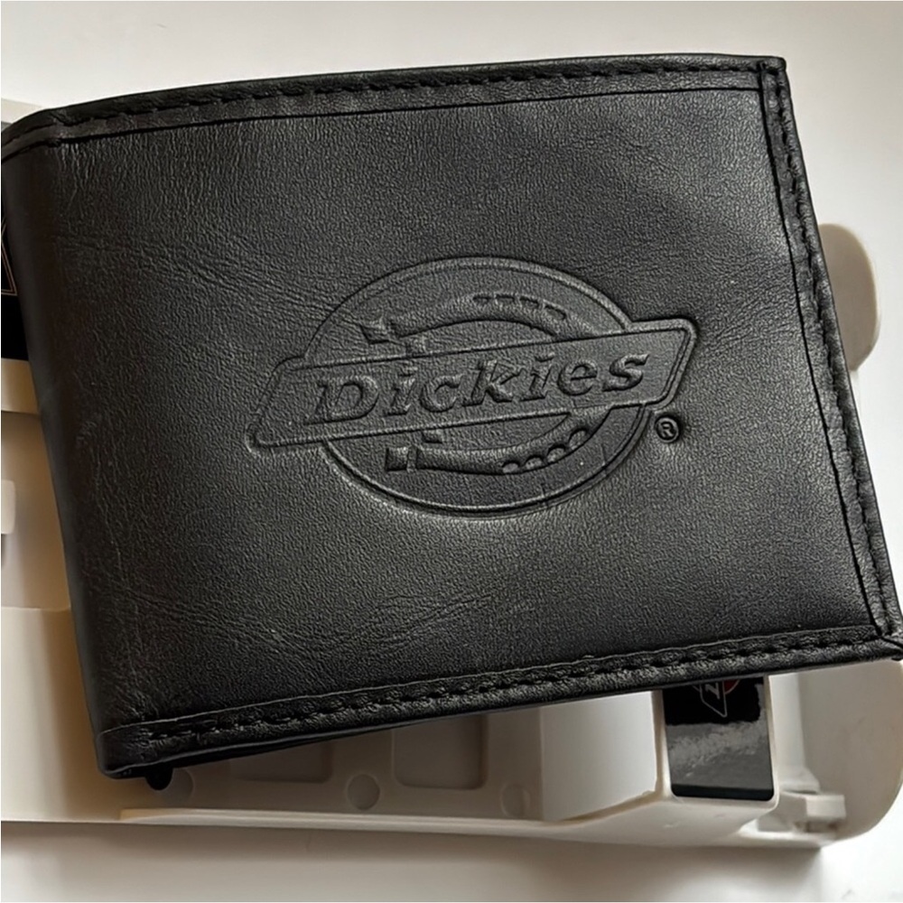 Dickies Classic Black Leather Billfold Wallet
